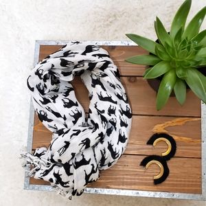 NWT scarf with 🐎 horse motif white with black horses.